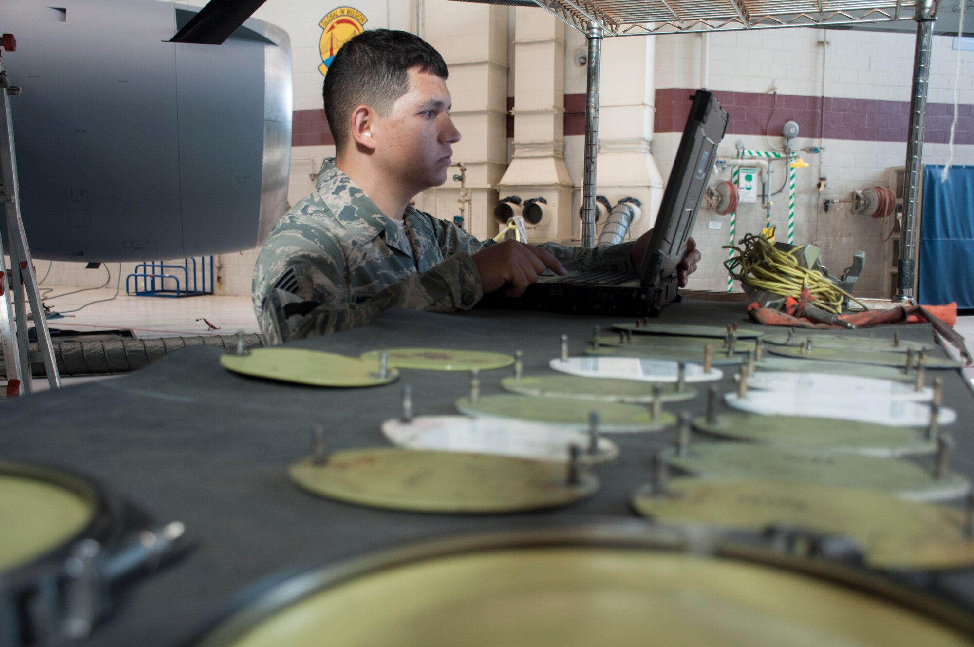 TRAVIS AIR FORCE BASE, Calif. -- Citizen AIrmen and Citizen Soldiers sharpened their skills during the 349th Air Mobility Wing's latest Air Force Specialty Code training weekend Sept. 26, 2015 at Travis Air Force Base, Calif. Held periodically throughout the year, AFSC training weekends provide Reservists hands-on qualification and proficiency training. (U.S. Air Force photo/Master Sgt. Rachel Martinez/Released)
