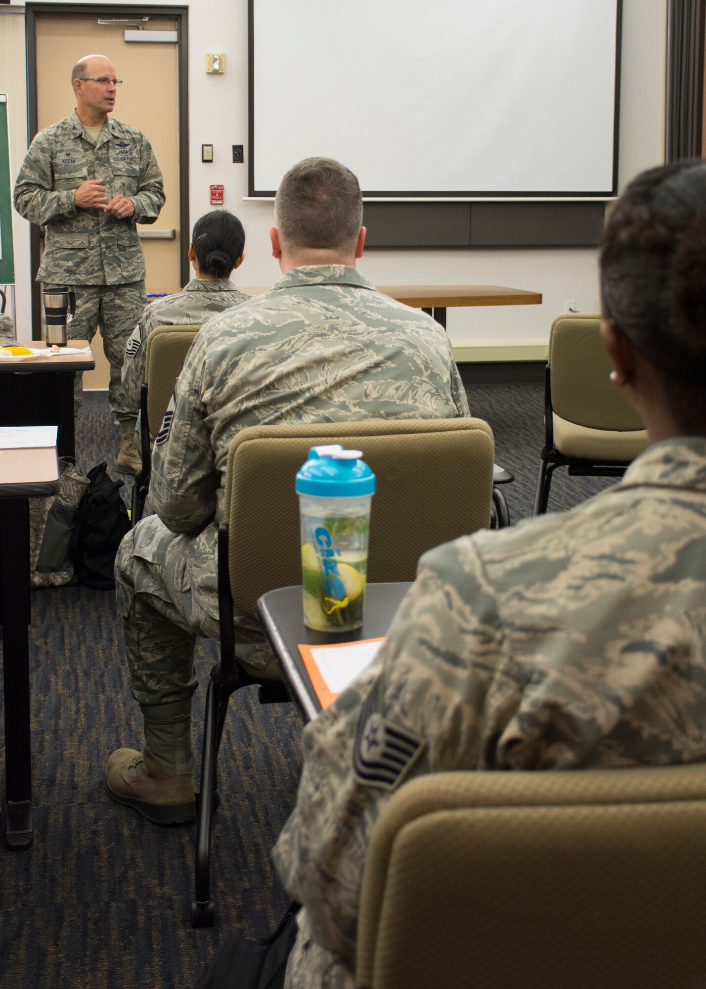 TRAVIS AIR FORCE BASE, Calif. -- More than two dozen technical and master sergeants participated in the 349th Air Mobility Wing's latest session of Operation B.O.L.D.er held Sept. 25, 2015, at Travis Air Force Base, Calif. (U. S. Air Force photos/Master Sgt. Rachel Martinez) 
