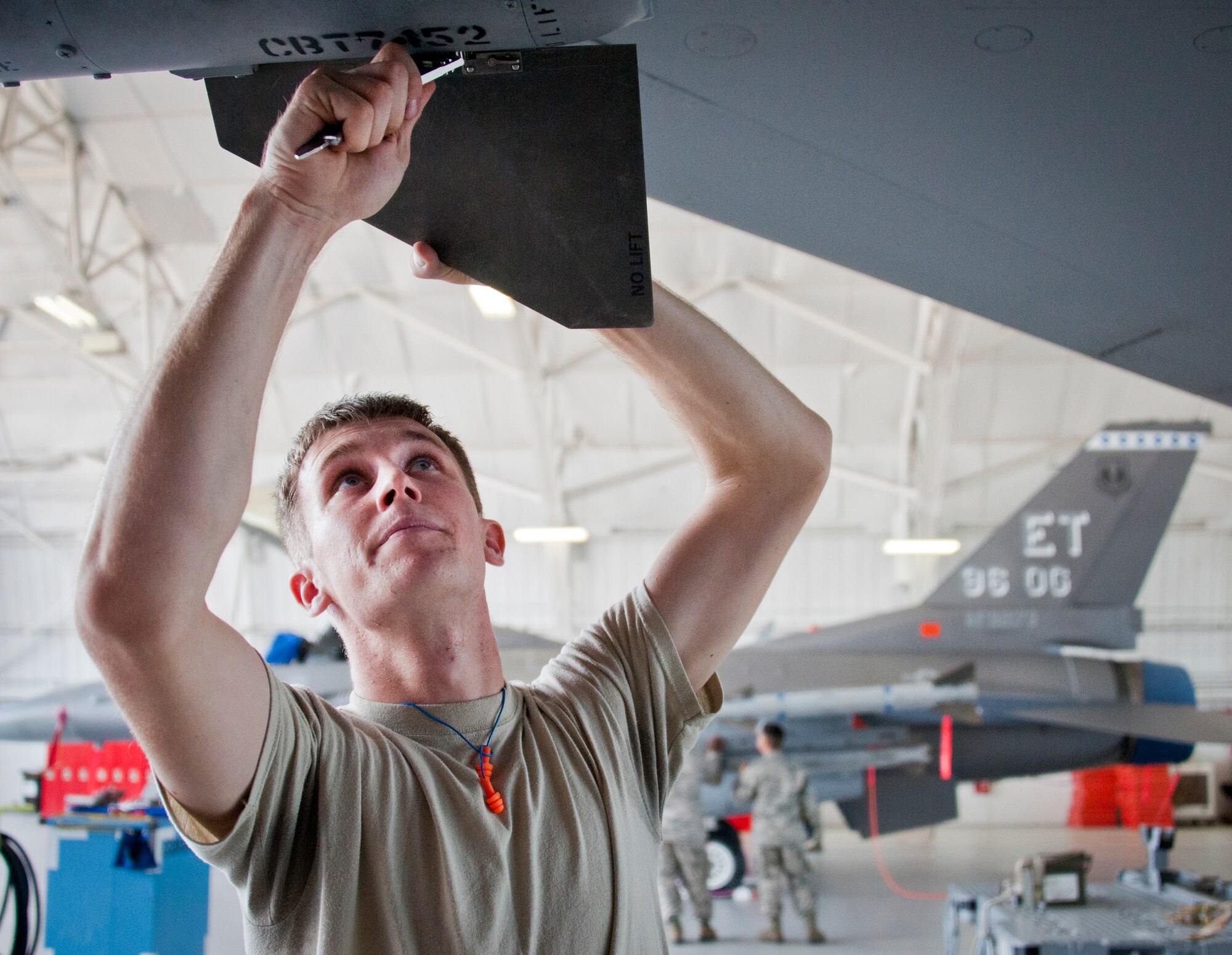 Airman 1st Class William Wakeland, 96th Aircraft Maintenance Squadron Red, tightens down a fin onto a missile during the third quarter loadcrew competition Sept. 30 at Eglin Air Force Base, Fla.  The Red team won the competition loading three missiles onto their F-15 Eagle in the quickest time with the fewest discrepancies.  (U. S. Air Force photo/Samuel King Jr.)