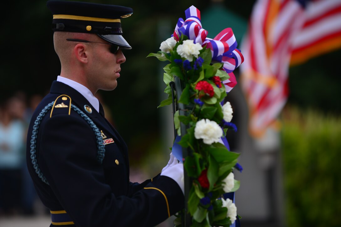 A U.S. Army 3rd U.S. Infantry Regiment (The Old Guard) sentinel carries a ceremonial wreath during the Gold Star Mother’s Day Observance at Arlington National Cemetery in Arlington, Va., Sept. 27, 2015.The terms Gold and Blue Star Mother dates back to WWI when families flew service flags adorned by a blue star, representing an immediate family member serving in the armed forces, later replaced by a gold star if their loved one died at war. (U.S. Air Force photo by Staff Sgt. Natasha Stannard/Released)