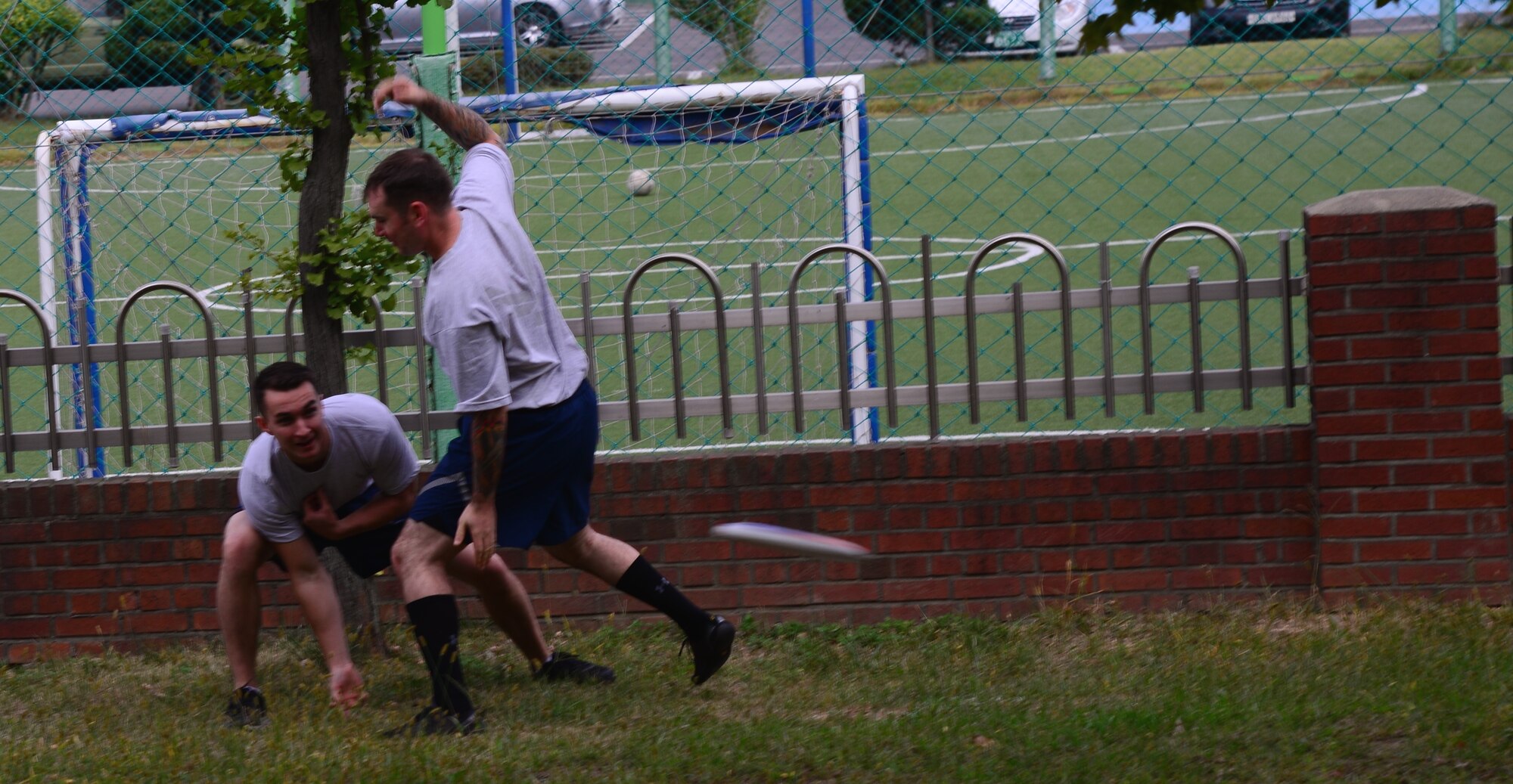 Airmen participate in a disk golf competition Sept. 30, 2015, at Osan Air Base, Republic of Korea. Morale was high during this event of the Osan Cup as members of both the Army and Air Force came together to participate and have some fun. (U.S. Air Force photo by Staff Sgt. Benjamin Sutton) 