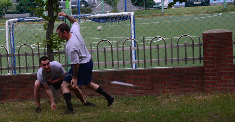 Airmen participate in a disk golf competition Sept. 30, 2015, at Osan Air Base, Republic of Korea. Morale was high during this event of the Osan Cup as members of both the Army and Air Force came together to participate and have some fun. (U.S. Air Force photo by Staff Sgt. Benjamin Sutton) 