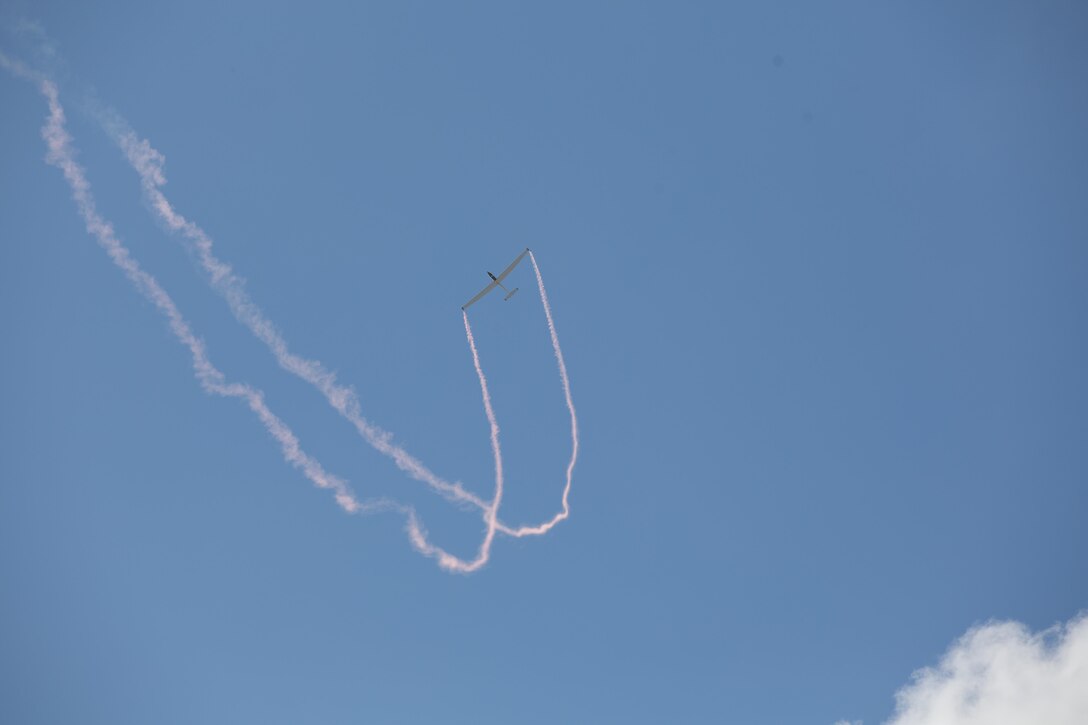 Sailplane Magic awes the crowds at 2015 MCAS Miramar Air Show