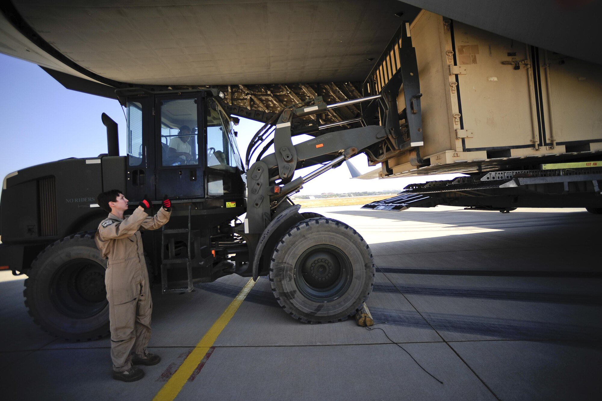 Senior Airman Ashley Igulo, a 14th Airlift Squadron loadmaster, guides Senior Airmen Greguy Bolivar, a 435th Contingency Response Squadron air transportation journeyman, Sept. 28, 2015, during a delivery of equipment for U.S. Air Forces Central Command personnel recovery mission at Diyarbakir Air Base, Turkey. The deployment of personnel recovery assets in Turkey will enable the USAFCENT with recovery of our coalition partners should they need assistance in Syria or Iraq. (U.S. Air Force photo/Airman 1st Class Cory W. Bush)