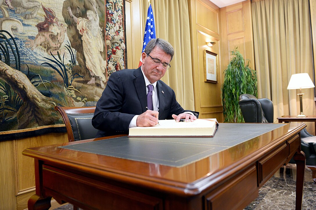 U.S. Defense Secretary Ash Carter signs a guest book after delivering remarks at Spain's Center for Advanced Studies of National Defense in Madrid, Oct. 5, 2015. DoD photo by U.S. Army Sgt. 1st Class Clydell Kinchen