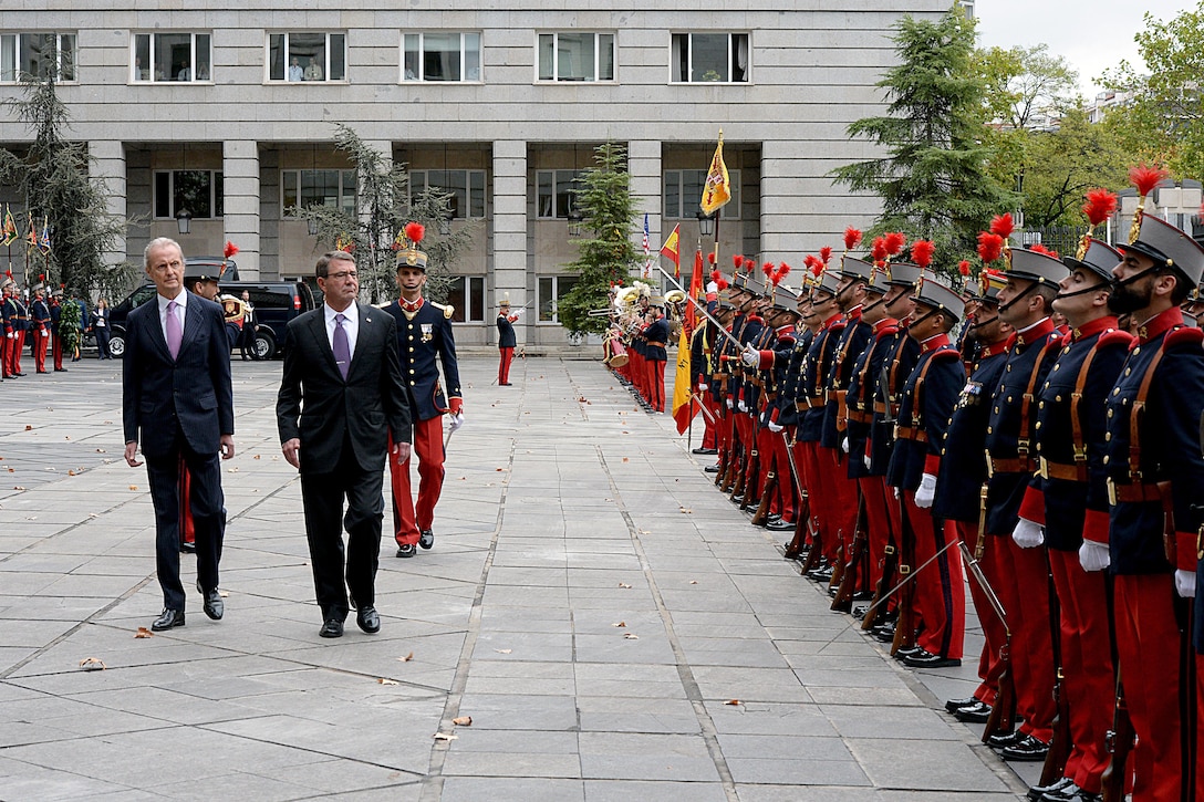 U.S. Defense Secretary Ash Carter, second from left, and Spanish Defense Minister Pedro Morenes inspect troops before an honors and wreath-laying ceremony in Madrid, Oct. 5, 2015. Carter is on a five-day trip to Europe to attend the NATO Defense Ministerial Conference in Brussels, Belgium, and meet with counterparts in Spain, Italy and the United Kingdom. DoD photo by U.S. Army Sgt. 1st Class Clydell Kinchen
