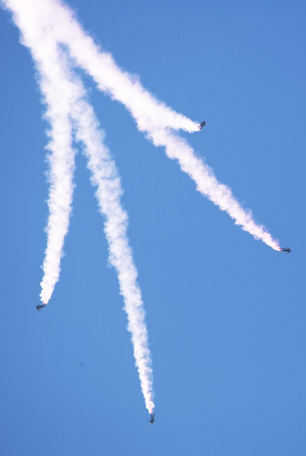 The Army’s Golden Knights parachute team performs during the 2015 MCAS Miramar Air Show aboard Marine Corps Air Station Miramar, Calif., Oct. 2. The demonstration team jumps from more than 12,000 feet onto a target on the ground. (U.S. Marine Corps photo by Sgt. Uriel Avendano/Released)