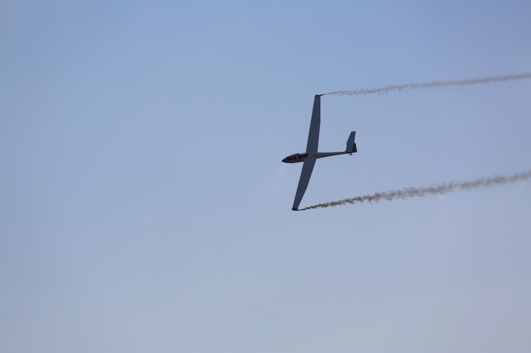 Sailplane Magic performs at 2015 MCAS Miramar Air Show