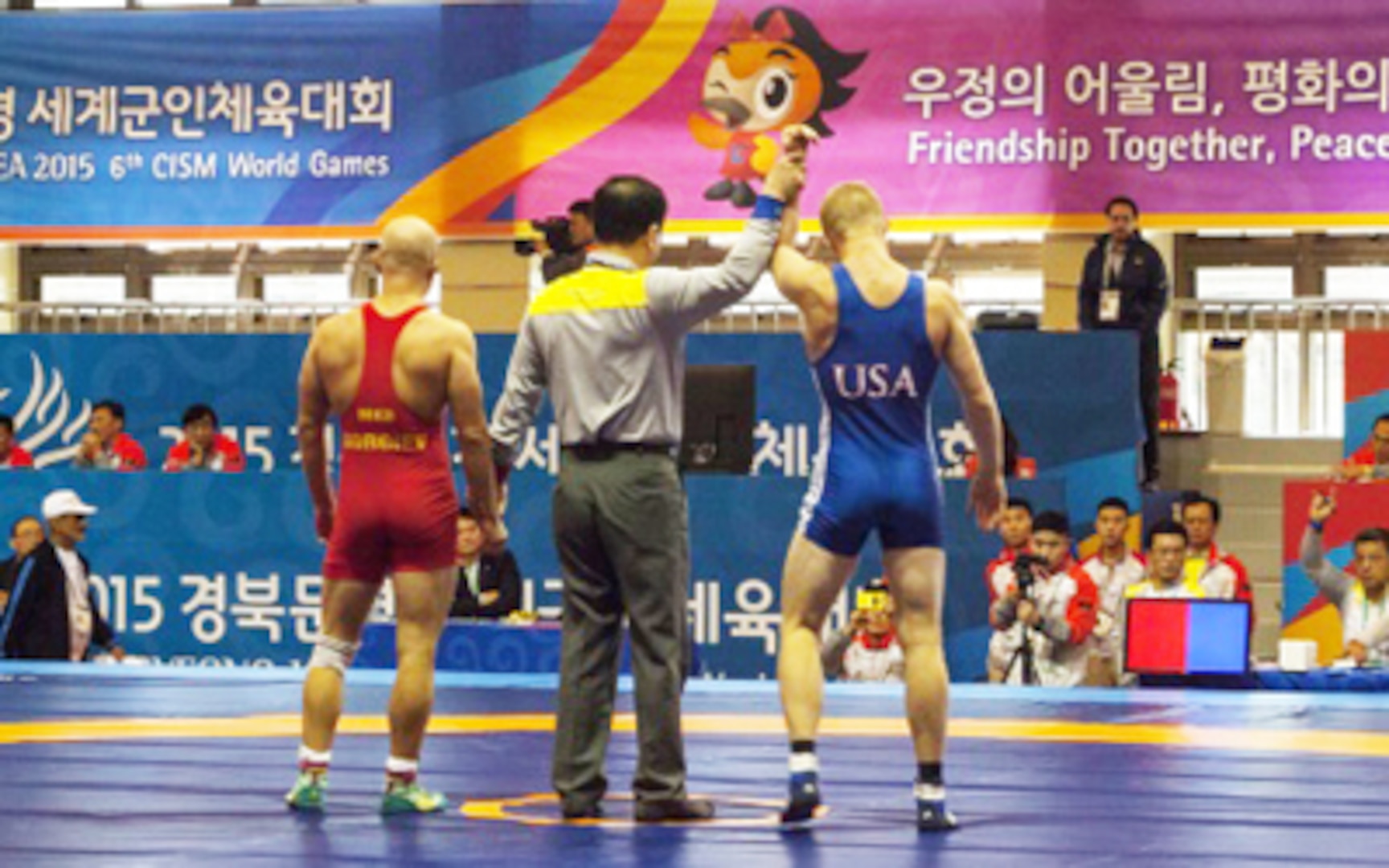 U.S. wrestler Cole VonOhlen wins the 65kg men’s freestyle wrestling match against Macedonian Ile Georgiev at the sixth CISM World Games in Mungyeong, Korea