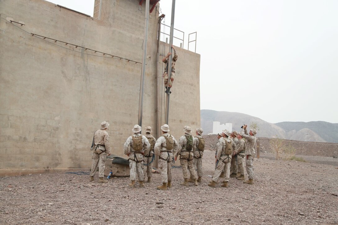 ARTA BEACH, Djibouti (Sept. 24, 2015) An instructor with the French 5th Overseas Combined Arms Regiment (RIAOM) demonstrates climbing techniques to U.S. Marines with the 15th Marine Expeditionary Unit during a portion of a desert survival course. Elements of the 15th MEU are training with the 5th RIAOM in Djibouti in order to improve interoperability between the MEU and the French military. (U.S. Marine Corps photo by Sgt. Steve H. Lopez/Released)