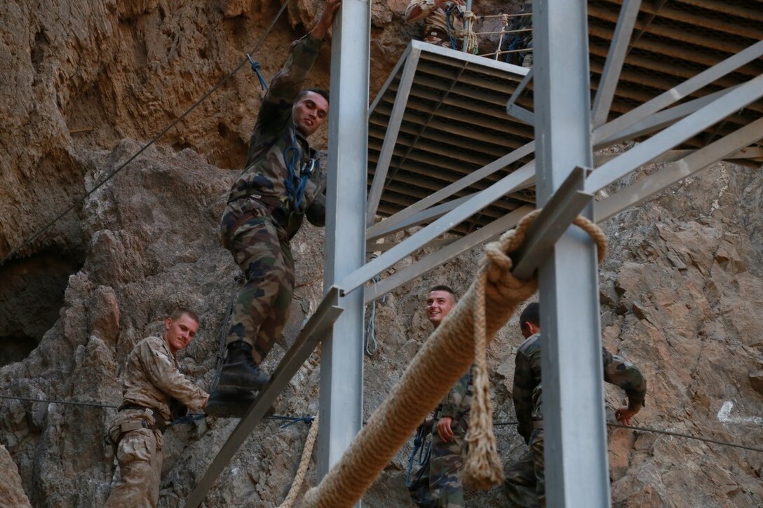 ARTA BEACH, Djibouti (Sept. 27, 2015) A U.S. Marines from the 15th Marine Expeditionary Unit and French soldiers from the French 5th Overseas Combined Arms Regiment (RIAOM) negotiate an obstacle together during a desert survival course with. Elements of the 15th MEU are training with the 5th RIAOM in Djibouti in order to improve interoperability between the MEU and the French military. (U.S. Marine Corps photo by Sgt. Steve H. Lopez/Released)