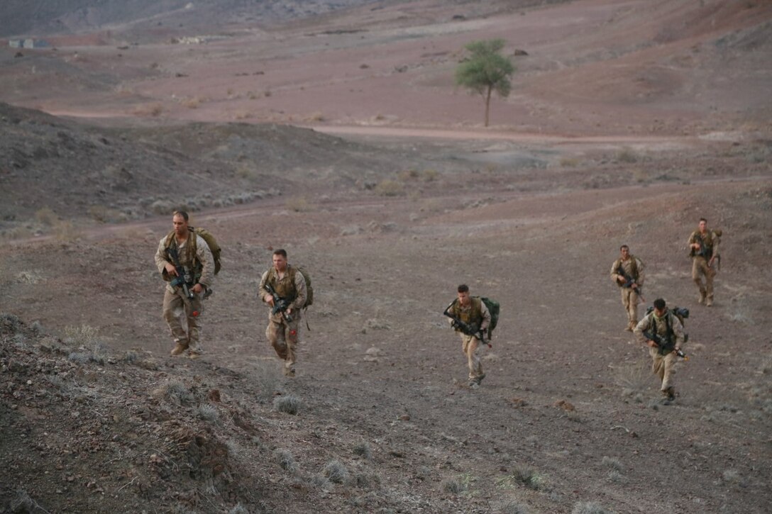 ARTA BEACH, Djibouti (Sept. 29, 2015) U.S. Marines with the 15th Marine Expeditionary Unit patrol during a desert survival course with the French 5th Overseas Combined Arms Regiment (RIAOM). Elements of the 15th MEU are training with the 5th RIAOM in Djibouti in order to improve interoperability between the MEU and the French military. (U.S. Marine Corps photo by Sgt. Steve H. Lopez/Released)