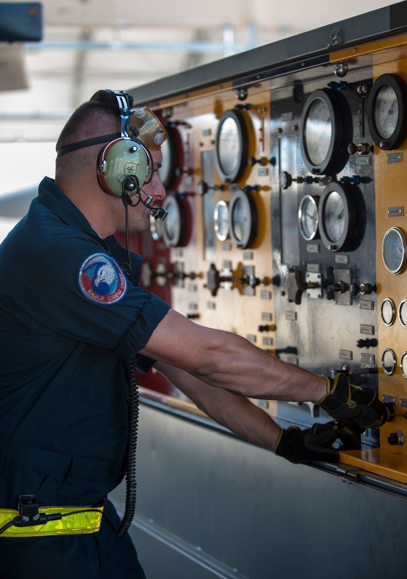 Airman 1st Class Joshua Sprinkle, 4th Aircraft Maintenance Squadron crew chief, checks the gauges on a hydraulic reservoir as part of a 9th Air Force aircraft generation exercise, Sept. 10, 2015, at Seymour Johnson Air Force Base, North Carolina. Maintenance crews met the commander’s intent for the exercise by generating a dozen TDY-ready aircraft, all of which cleared the inspection team’s assessment. (U.S. Air Force photo/Airman Shawna L. Keyes)