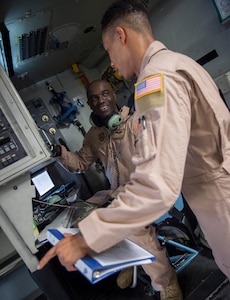 Master Sgt. Michael Seaton, 14th Airlift Squadron loadmaster superintendent, mentors another loadmaster from the 14th AS inside a C-17 Globemaster III Sept. 29, 2015, on the flightline at Joint Base Charleston – Air Base, S.C. Each year the Airlift/Tanker Association recognizes individuals who have demonstrated superior leadership, made outstanding contributions to the airlift/tanker mission and provided invaluable service to their civilian communities. Seaton was selected for the Air Mobility Command “Loadmaster” General Robert “Dutch” Huyser Award. (U.S. Air Force photo/Airman 1st Class Clayton Cupit)