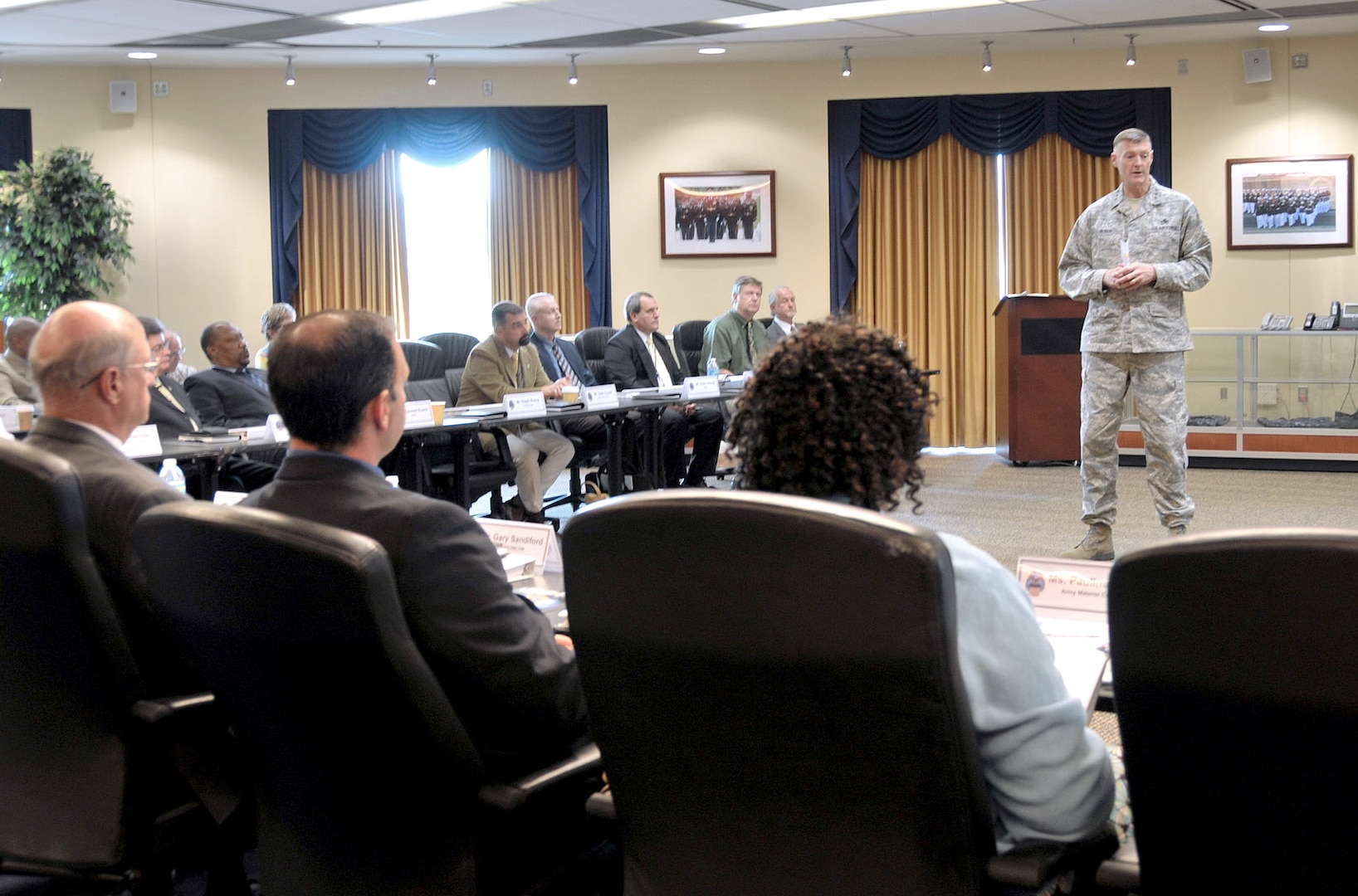 Defense Logistics Agency Director Air Force Lt. Gen. Andy Busch addresses customer support representatives and liaisons at the McNamara Headquarters Complex Sept. 1. Photo by Teodora Mocanu
