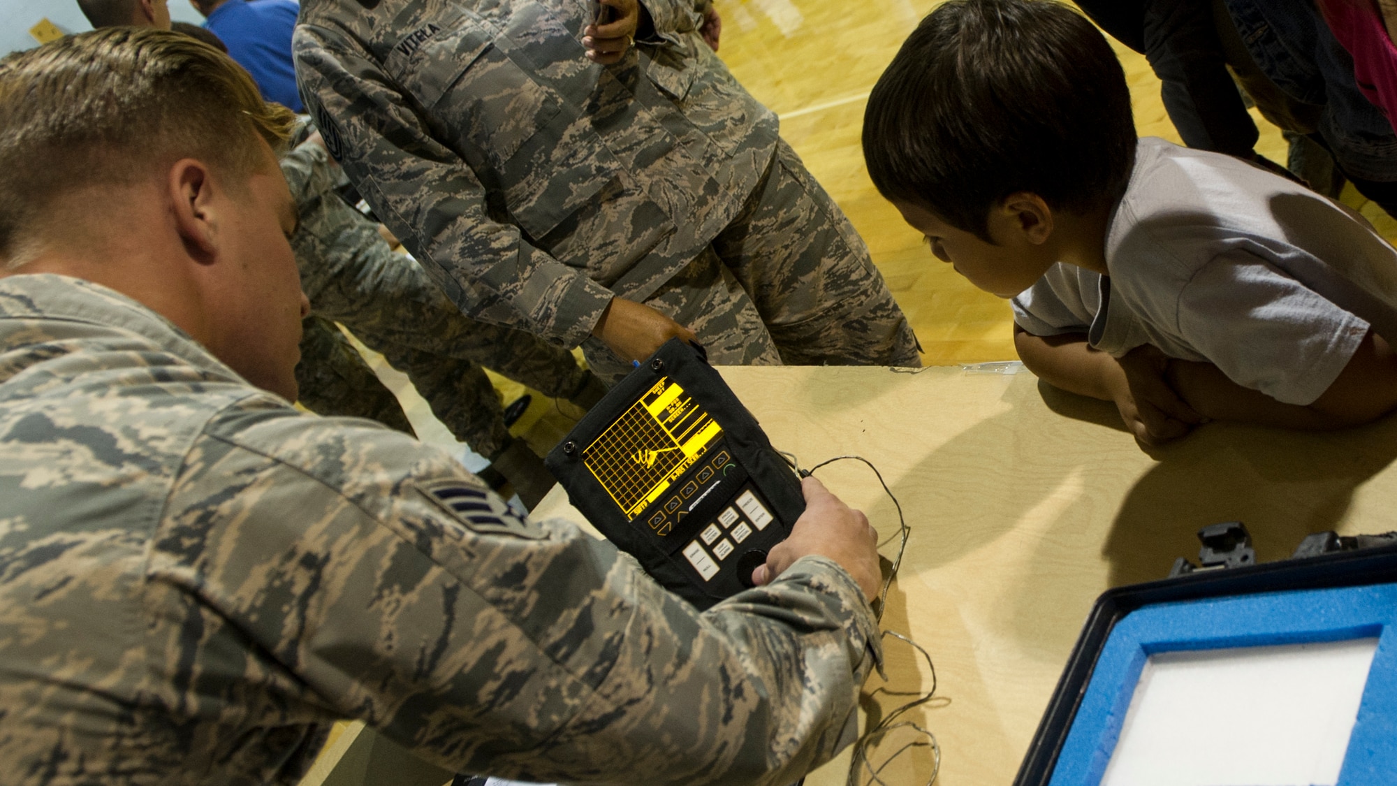 Senior Airman Hayden George, a Non-Destructive Inspection technician with the 49th Maintenance Squadron, demonstrates NDI technology during the Science Fair at Holloman Elementary School, Oct. 7. Units from around Holloman Air Force Base came to the Science Fair to show children the technology that is used to accomplish various missions at Holloman. Students also did experiments of their own and displayed their science projects in the school’s gym. (U.S. Air Force photo by Airman 1st Class Emily A. Kenney)    