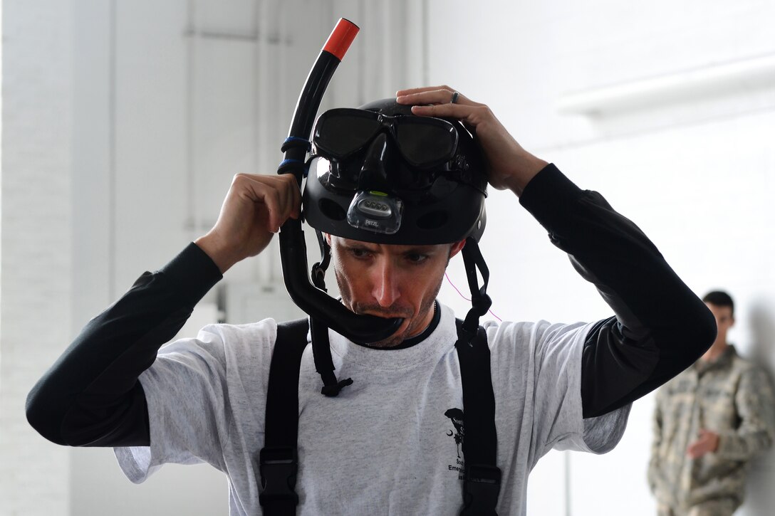 Ken Chapman, a rescue technician with the South Carolina Helicopter Aquatic Rescue Team, tests his gear during a statewide flood response caused by heavy rainfall in Eastover, S.C., Oct. 5, 2015. South Carolina National Guard photo by Airman 1st Class Ashleigh S. Pavelek