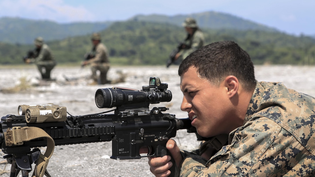 U.S. Marine Lance Cpl. Macario Gonzalez sights in on his rifle during squad attack training alongside Philippine Marines at Crow Valley, Philippines, Oct. 4, 2015. Philippine Marines and U.S. Marines with Battalion Landing Team 2nd Battalion, 5th Marine Regiment, 31st Marine Expeditionary Unit, are training side by side for Amphibious Landing Exercise 2015, an annual bilateral training exercise conducted by members of the Armed Forces of the Philippines alongside U.S. Marine and Navy Forces. 