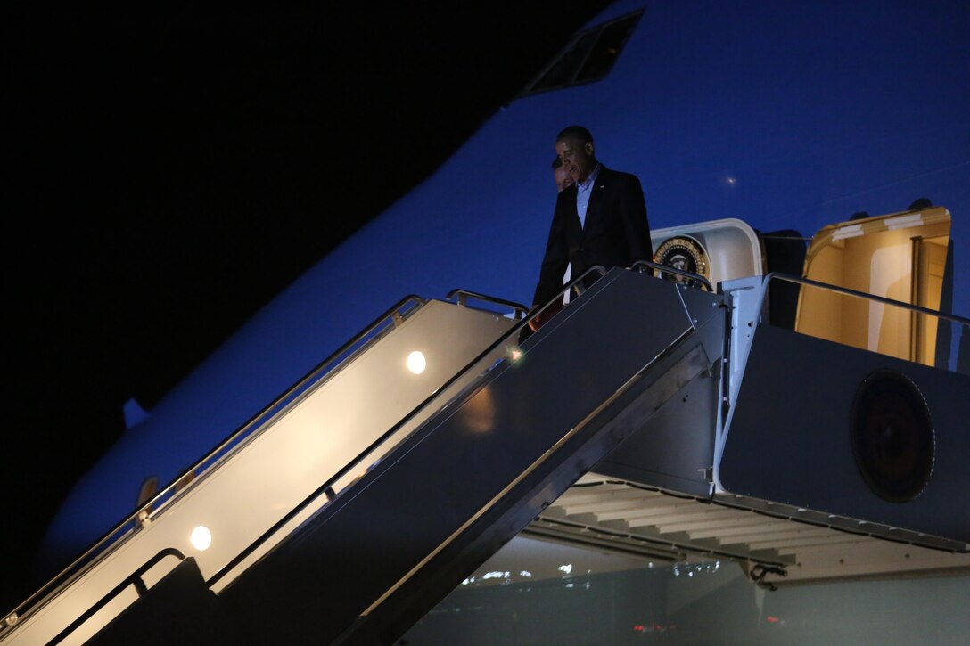President Barack Obama debarks Air Force One, the presidential plane, aboard Marine Corps Air Station Miramar, Calif., Oct. 10. President Barack Obama greeted leadership with the 3rd Marine Aircraft Wing and MCAS Miramar.