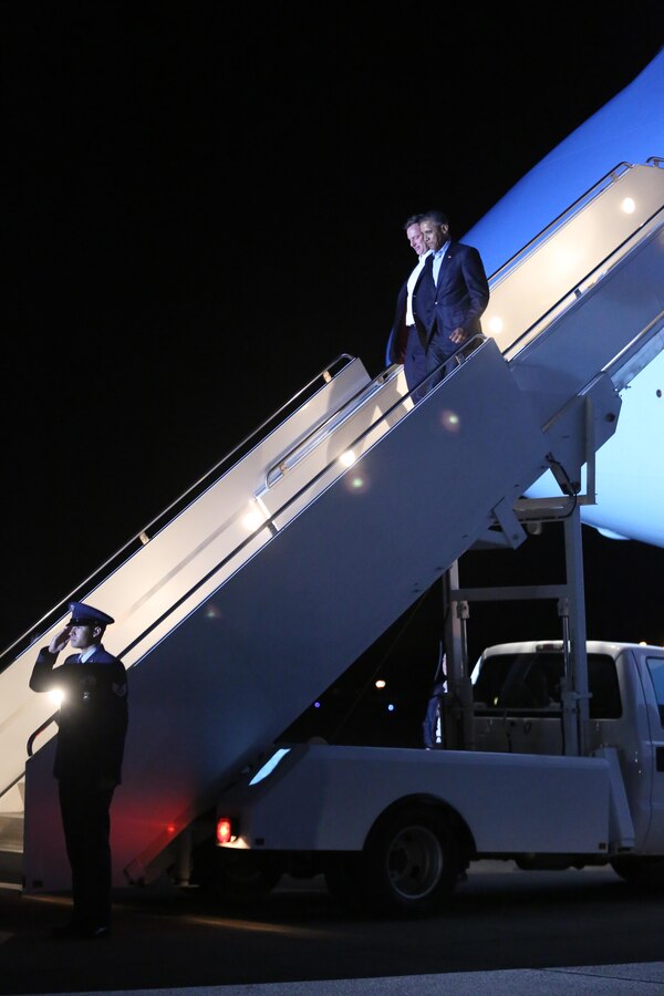 President Barack Obama debarks Air Force One, the presidential plane, aboard Marine Corps Air Station Miramar, Calif., Oct. 10. President Barack Obama greeted leadership with the 3rd Marine Aircraft Wing and MCAS Miramar.
