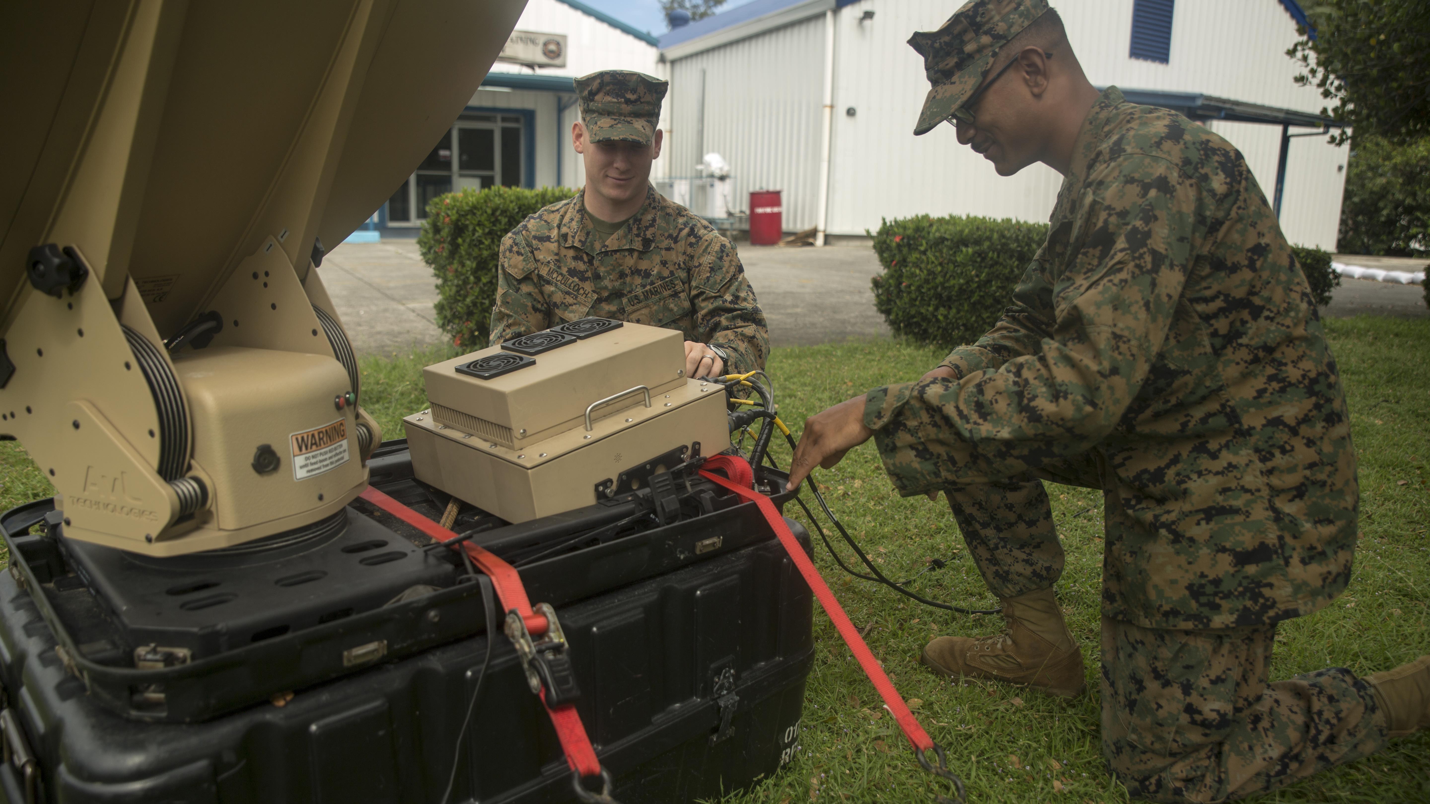 Communication Marines connect, keep 3rd MEB running during PHIBLEX 2015