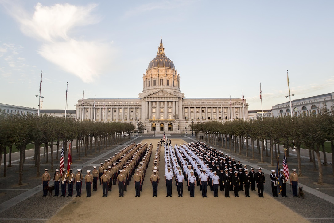 Marines and Sailors with Task Force San Francisco pose for the annual iconic photo during San Francisco Fleet Week 2015, Oct. 11. SFFW '15 is a week-long event that blends a unique training and education program, bringing together key civilian emergency responders and Naval crisis-response forces to exchange best practices focused on humanitarian assistance disaster relief with particular emphasis on defense support to civil authorities. (U.S. Marine Corps photo by Lance Cpl. Ryan Kierkegaard, 1st Marine Division Combat Camera/Released)