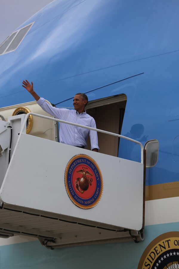 President Barack Obama waves as he boards Air Force One, the presidential plane, aboard Marine Corps Air Station Miramar, Calif., Oct. 12. The president greeted 3rd Marine Aircraft Wing and MCAS Miramar Marines and their families on the flight line before returning to Washington, D.C.