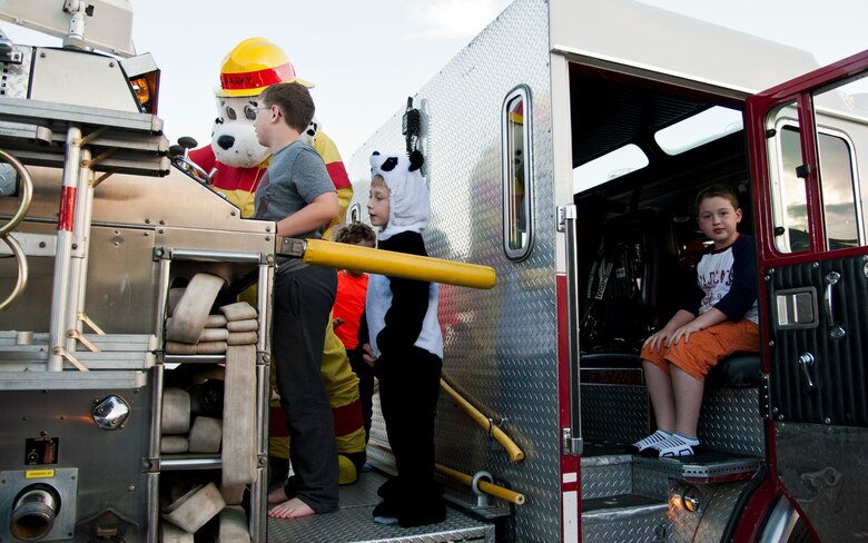 PETERSON AIR FORCE BASE, Colo. – Sparky, the fire dog, and Staff Sgt. Adam Porter’s, family gets a tour of a fire truck during a smoke alarm inspection as part of Fire Prevention Week, Oct. 5, 2015. Sparky, the fire department, Terra Vista and Club representatives made visits to Terra Vista resident’s homes to inspect fire alarms for a chance to win a free Colorado Pizza Company pizza. The fire department is also visiting schools, child development centers and sponsoring a fire muster to help educate Team Pete and families about fire safety. (U.S. Air Force photo by Senior Airman Tiffany DeNault)