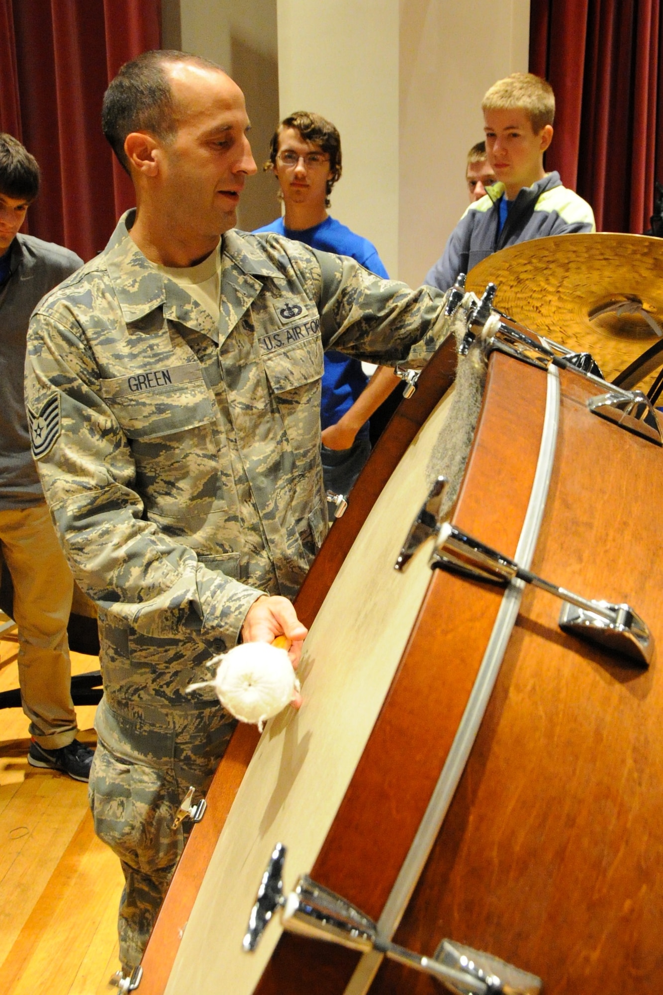U.S. Air Force Concert Band percussionist Technical Sgt. Adam Green demonstrates different percussion methods to students from Duke University during a Masterclass session at Joint Base Anacostia-Bolling, Washington D.C., Oct. 13, 2015. The members of Duke University’s Wind Symphony visited the U.S. Air Force Band today for an immersion in music and Air Force culture. The students attended Masterclass sessions led by performers from the Band to further develop mastery of their instruments before watching the Concert Band’s final rehearsal before their fall tour. (U.S. Air Force photo/Staff Sgt. Matt Davis)