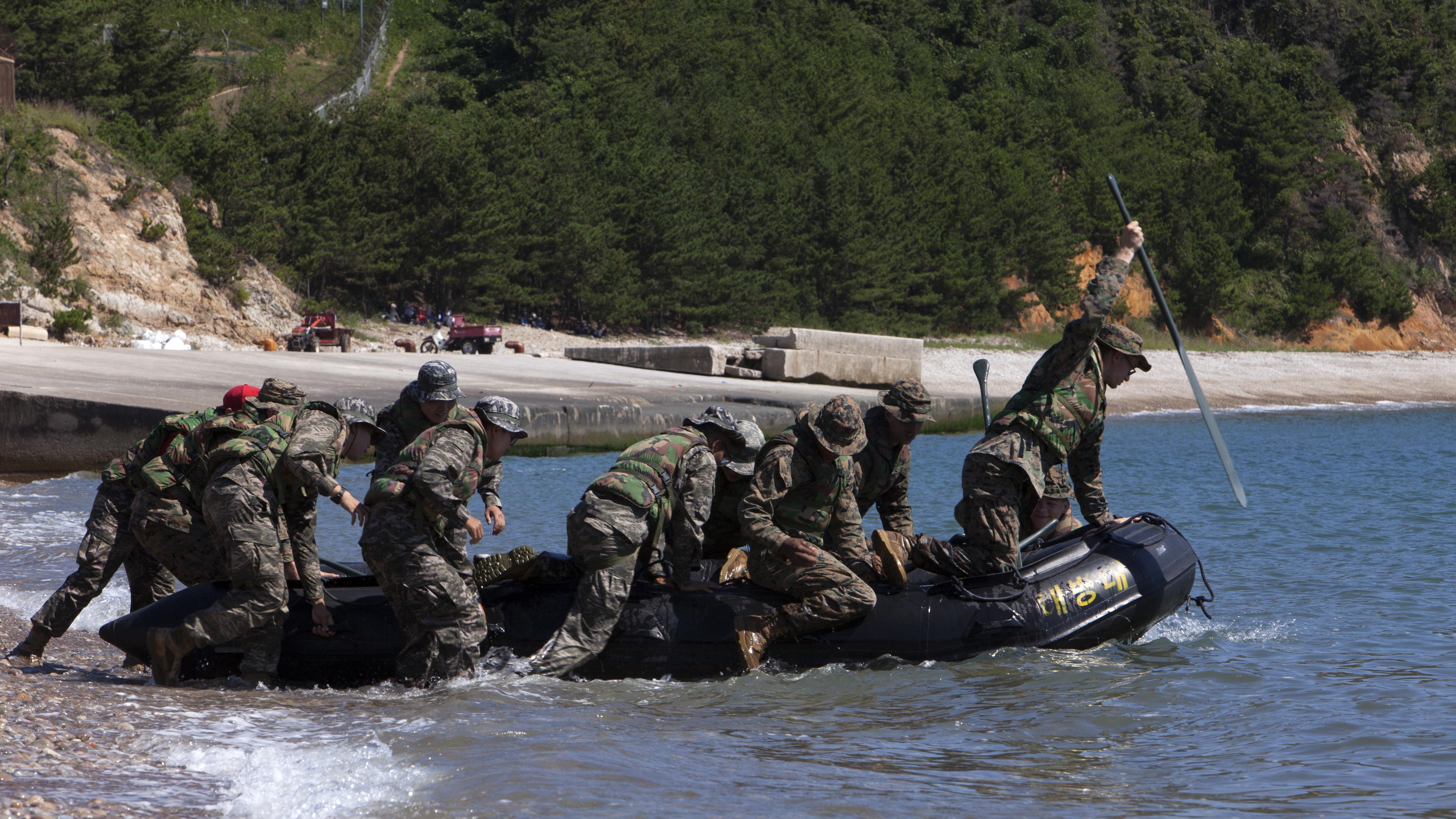 ROK, US Marines sink or swim > United States Marine Corps Flagship