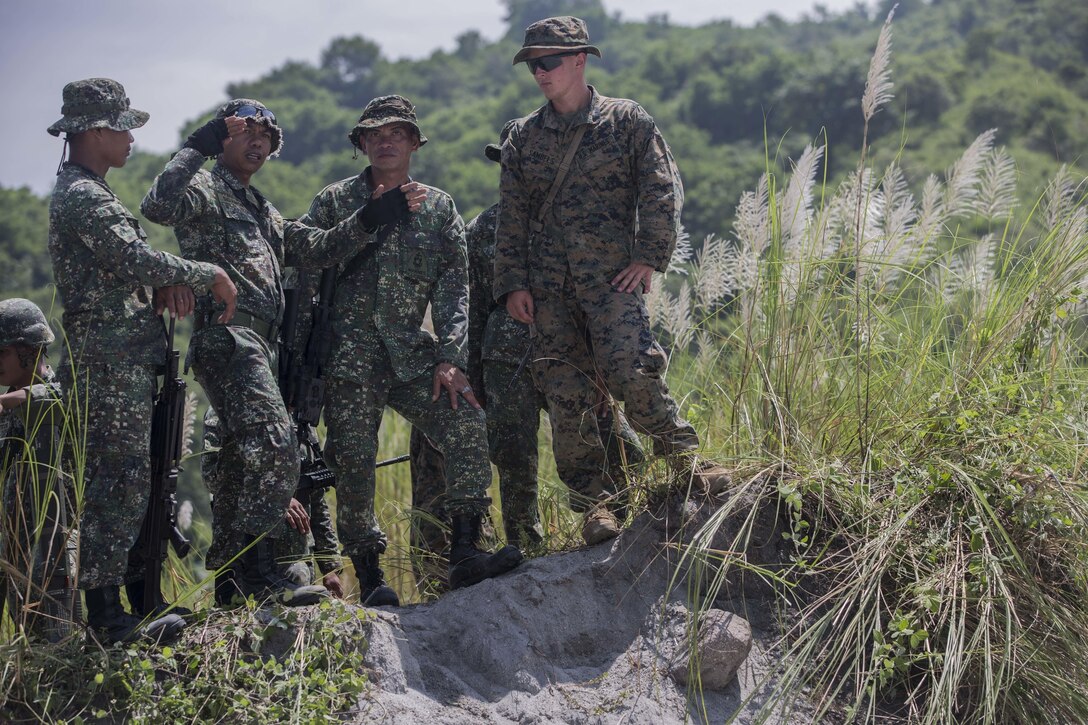 U.S. and Philippine Marines listen to instructions from a Philippine instructor during platoon movement training at Crow Valley, Philippines, Oct. 2, 2015, as part of Amphibious Landing Exercise 2015. U.S. Marine Corps photo by Lance Cpl. Juan Bustos