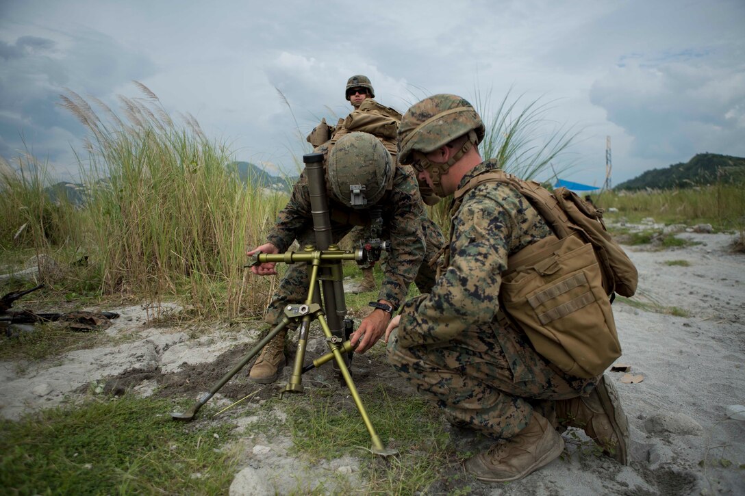 U.S. Marines set up a mortar system during platoon movement at Crow Valley, Philippines, Oct. 2, 2015, as part of Amphibious Landing Exercise 2015. U.S. Marine Corps photo by Lance Cpl. Juan Bustos