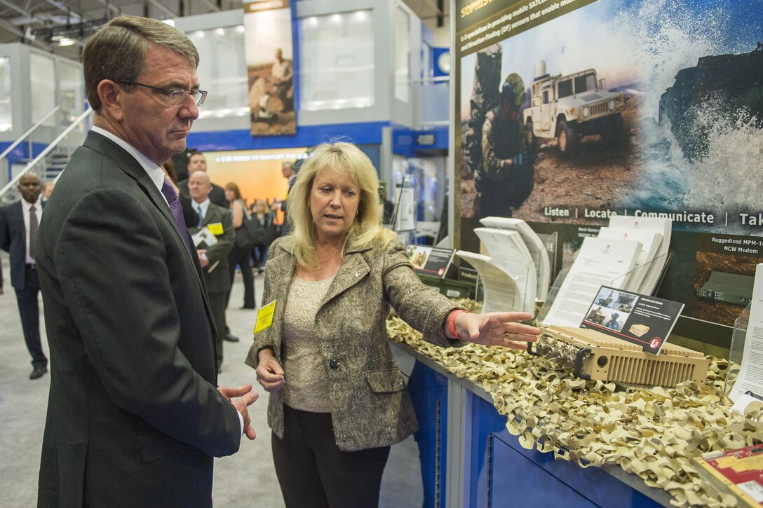 Defense Secretary Ash Carter speaks with an exhibitor at the Association of the U.S. Army conference in Washington, D.C., Oct. 14, 2015. DoD photo by Senior Master Sgt. Adrian Cadiz