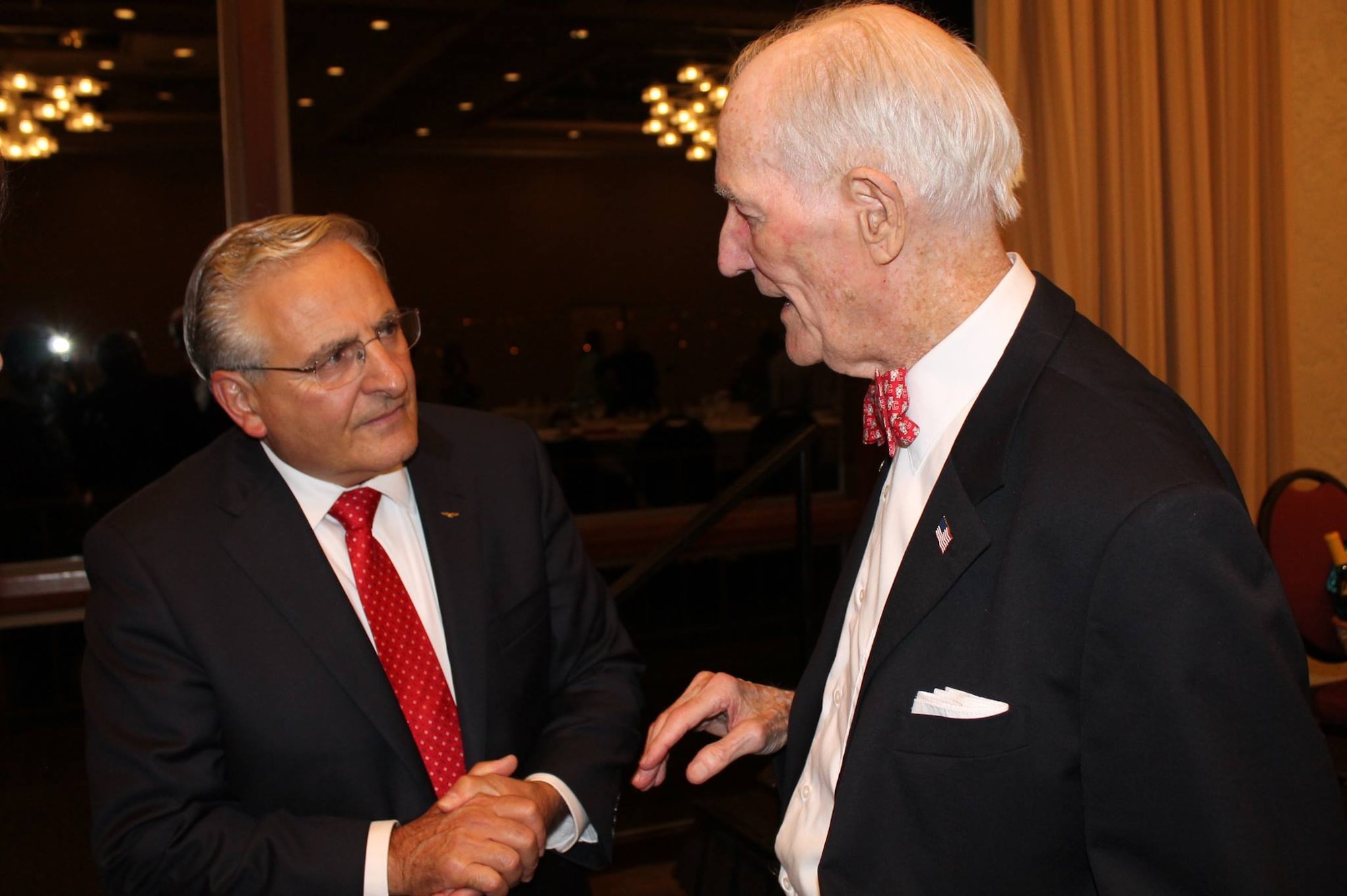 The 6th Bomb Group’s reunion banquet guest speaker was fighter pilot CAPT Marv Serhan, US Navy (Retired), at left, seen here talking with 6th Bomb Group B-29 pilot Mr. Warren Higgins after the banquet. (Courtesy Mr. Philip Conroy)