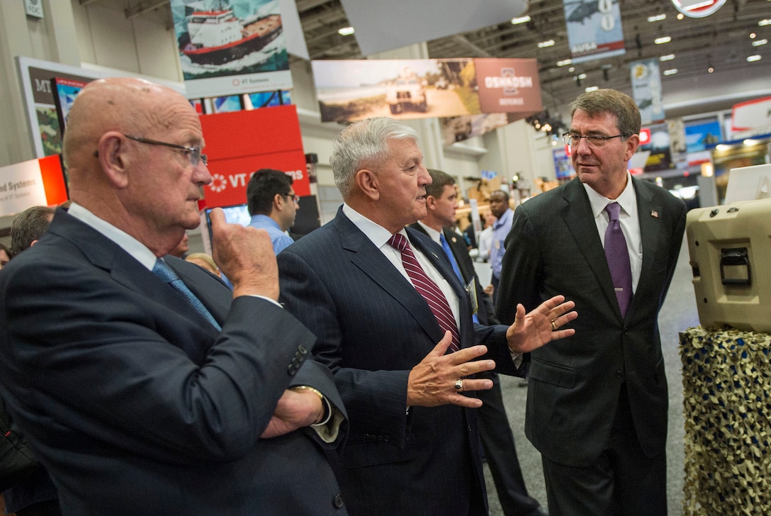 Defense Secretary Ash Carter speaks with an exhibitor at the Association of the U.S. Army conference in Washington, D.C., Oct. 14, 2015. DoD photo by Air Force Senior Master Sgt. Adrian Cadiz