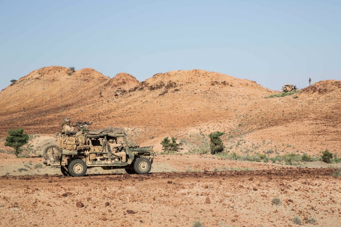 ARTA RANGE FACILITY, Djibouti (Oct. 6, 2015) U.S. Marines with the 15th Marine Expeditionary Unit’s Force Reconnaissance Detachment, provide security during a desert survival and tactics course alongside the French 5th Overseas Combined Arms Regiment (RIAOM). Elements of the 15th MEU trained with the 5th RIAOM in Djibouti in order to improve interoperability between the MEU and the French military. (U.S. Marine Corps photo by Sgt. Emmanuel Ramos/Released)
