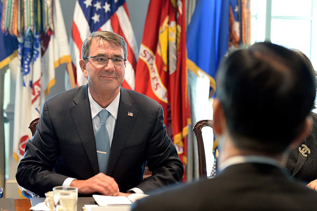 U.S. Defense Secretary Ash Carter meets with South Korean Defense Minister Han Min-koo at the Pentagon, Oct. 15, 2015. DoD photo by U.S. Army Sgt. 1st Class Clydell Kinchen