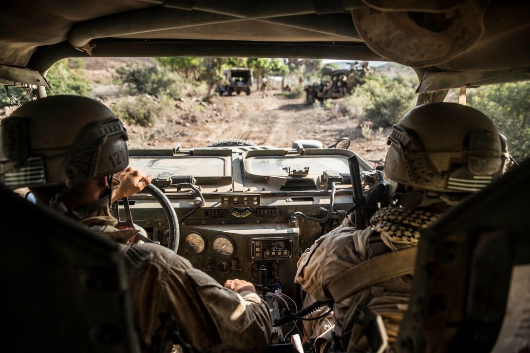 ARTA RANGE FACILITY, Djibouti (Oct. 7, 2015) U.S. Marines with the 15th Marine Expeditionary Unit’s Force Reconnaissance Detachment, clear a simulated enemy stronghold during a desert survival and tactics course alongside the French 5th Overseas Combined Arms Regiment (RIAOM). Elements of the 15th MEU trained with the 5th RIAOM in Djibouti in order to improve interoperability between the MEU and the French military. (U.S. Marine Corps photo by Sgt. Emmanuel Ramos/Released)