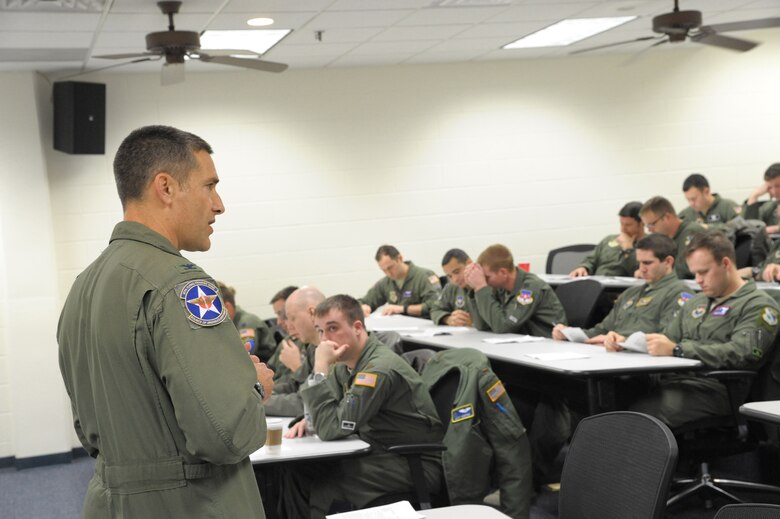 Col Matt Isler, 12th Flying Training Wing commander instructs the Senior Leader Perspective Course to student instructors Jan. 22, at Joint Base San Antonio-Randolph.  The course teaches the value of decision making and how it effects the AF mission.(U.S. Air Force photo by Joel Martinez/Released)