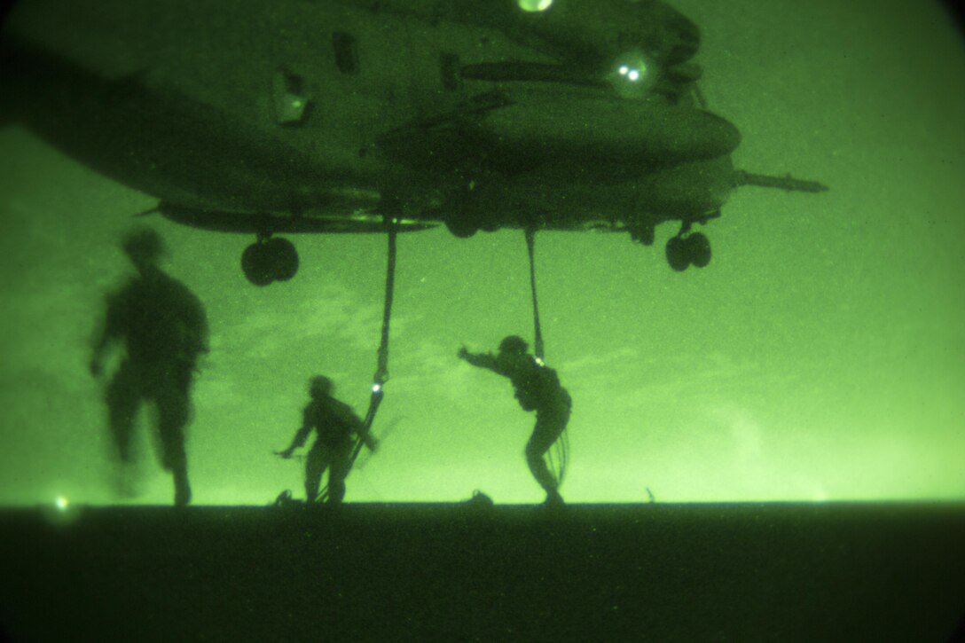 A CH-53E Super Stallion helicopter from Marine Medium Tiltrotor Squadron (VMM) 166 (Reinforced,) 3rd Marine Aircraft Wing, prepares to lift a 6,200 pound steel girder during external lift training aboard Marine Corps Air Station Miramar, Calif., Oct. 14. The squadron conducted the training to maintain proficiency in transporting external cargo. (Official Marine Corps photo by Sgt. Brian Marion/Released)