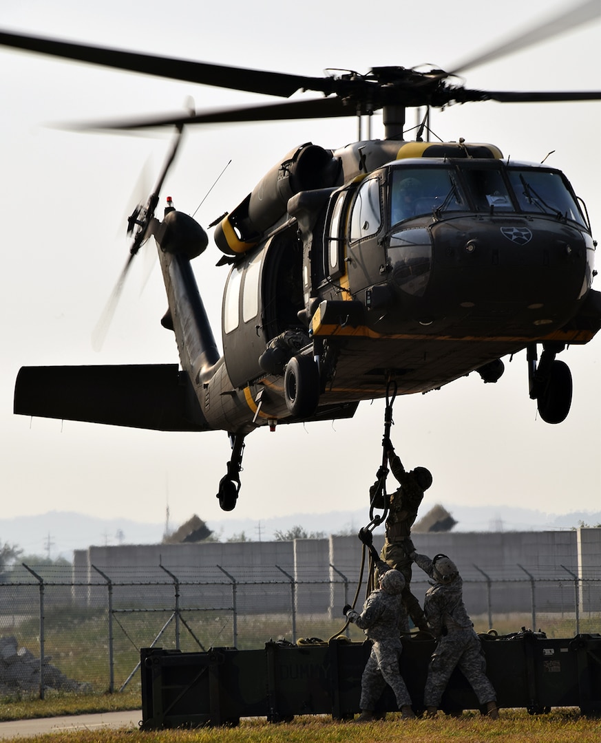 Air Defenders Get 'Lift' from Aviators during Sling Load Training > U.S ...