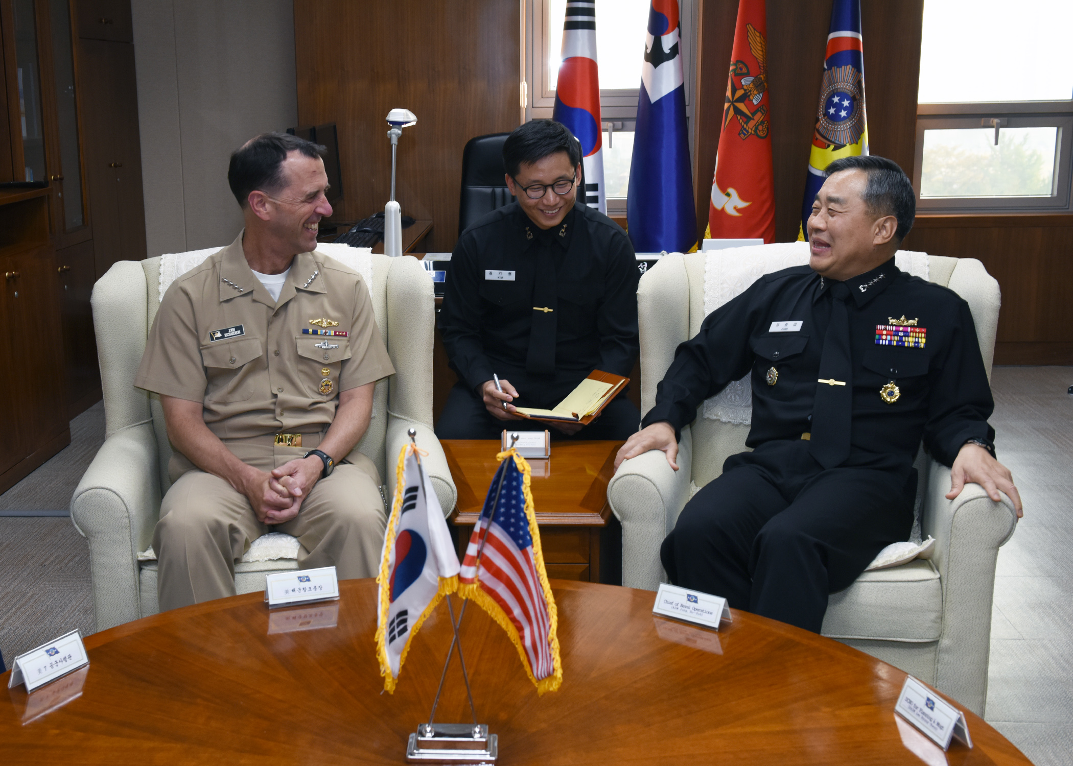 CNO, MCPON visit Sailors and Marines in Korea > United States Navy