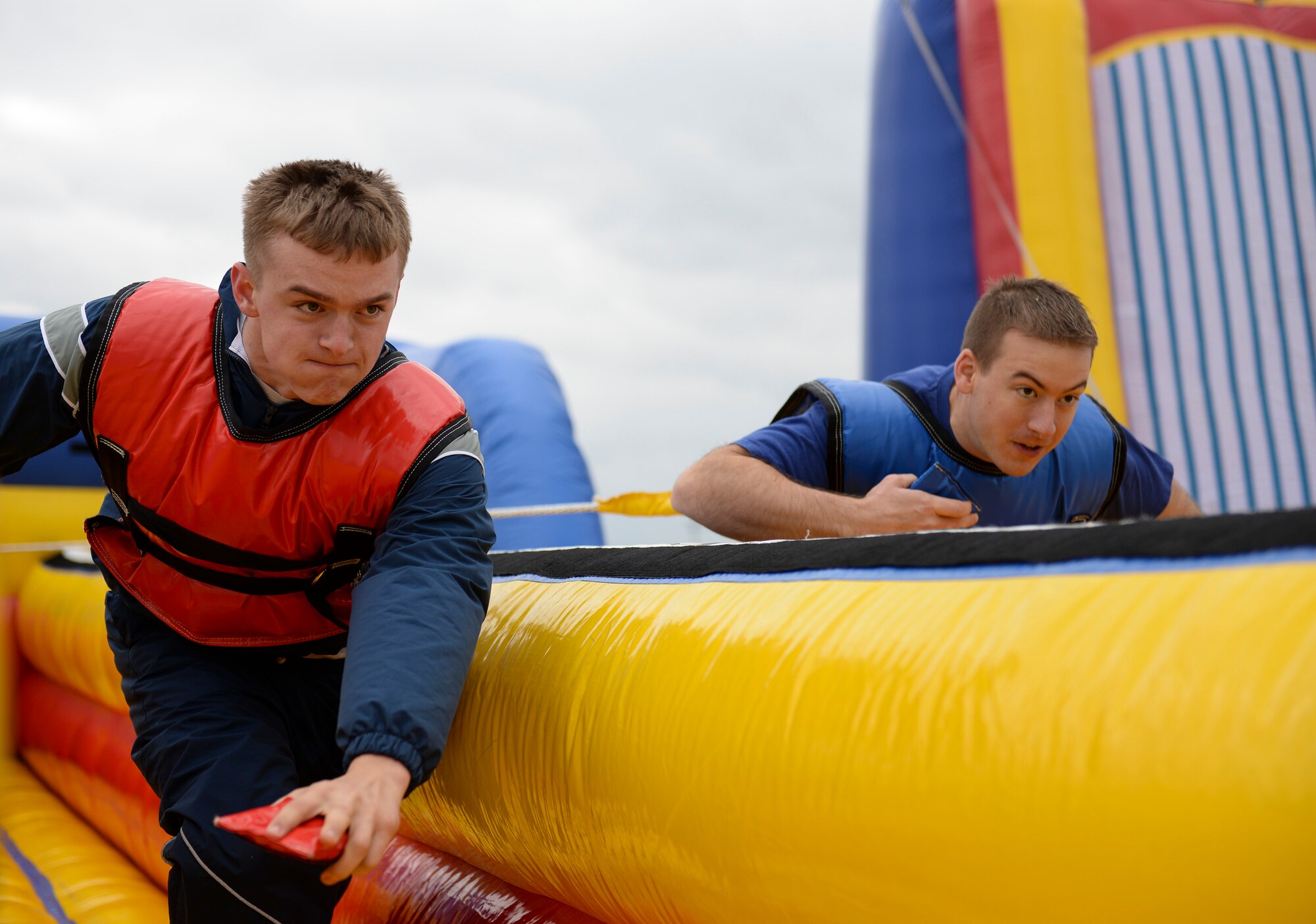 U.S. Air Force Airman 1st Class Austin Moriarty, 509th Munitions Squadron weapons maintenance team member, right, races Capt. James Passmore, 509th Medical Operations Squadron physical therapist, on the two-man bungee run during Wingman Day, Oct. 9, 2015, at Whiteman Air Force Base, Mo. Events were held throughout the day to strengthen and sustain a resilient Air Force community that values mental, physical, social and spiritual fitness. (U.S. Air Force photo by Senior Airman Sandra Marrero/Released)