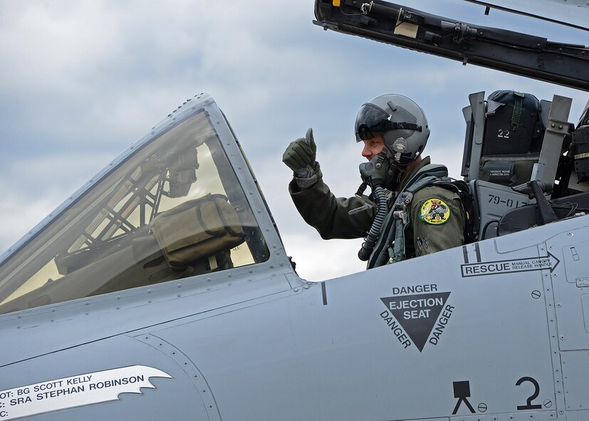 Brig. Gen. Scott Kelly, commander, 175th Wing, Maryland Air National Guard, taxis an A-10C aircraft during his fini flight from Warfield Air National Guard Base, Baltimore, Md.D, Oct. 17. Kelly’s fini flight marked the end of his service as wing commander because he is transitioning to be the assistant adjutant general – Air for the Maryland National Guard. (Air National Guard photo by Tech. Sgt. Christopher Schepers/RELEASED)