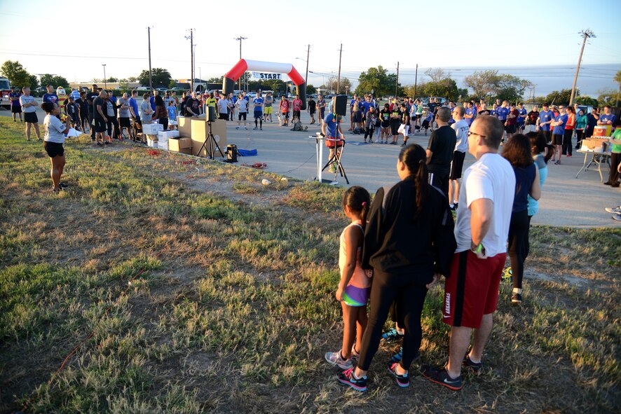 Laughlin members gather around for the start of the 2015 Wingman Challenge on Laughlin Air Force Base, Texas, Oct. 17, 2015. More than 140 people and 71 teams participated in this year’s event. (U.S. Air Force photo by Airman 1st Class Ariel D. Partlow)(Released)