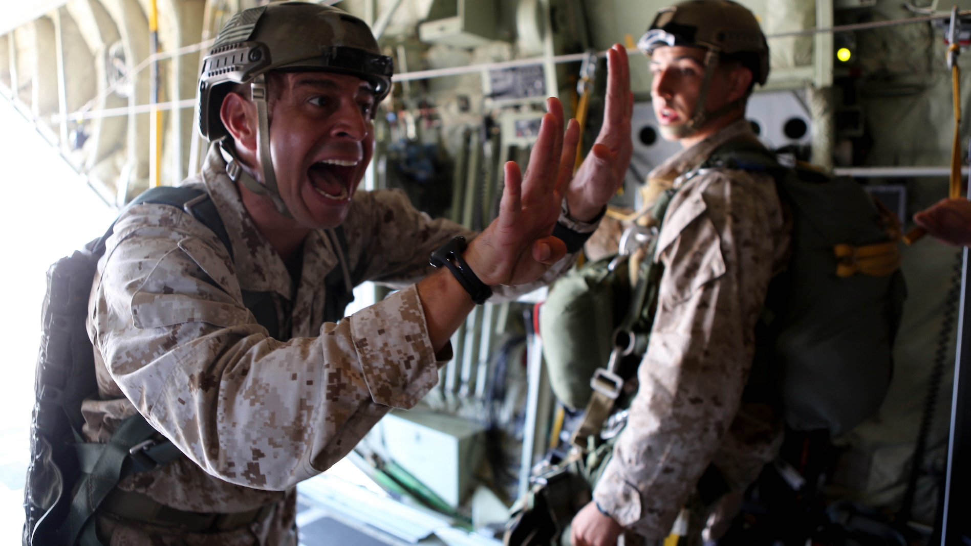 Gunnery Sgt. Gabriel Machado, an airborne and air delivery specialist with 1st Reconnaissance Battalion, 1st Marine Division, notifies a jump team of the estimated time of departure during static-line parachute operations and free fall jump training aboard Marine Corps Base Camp Pendleton, Calif., Oct. 16, 2015. 1st Recon conducted parachute operations in preparation for future deployments.