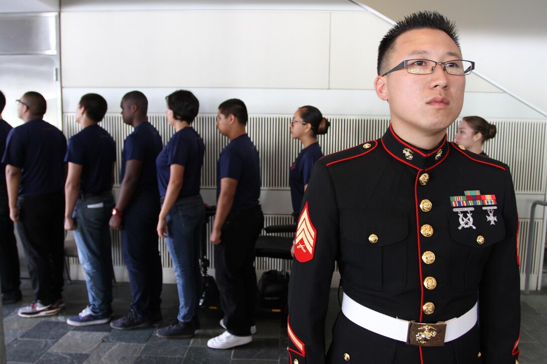 Los Angeles Marines meet with World War II veterans