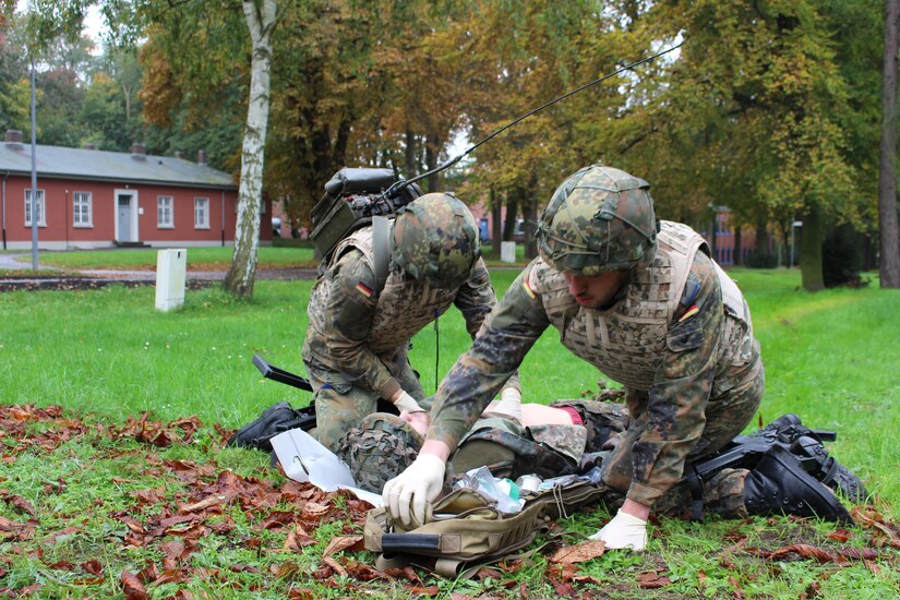 Soldiers of the German Bundeswehr Major Medical Clinic Cologne-Wahn demonstrate first aid techniques Thursday, Oct. 22, 2015 in Cologne Wahn, Germany. The U.S. Army Reserve’s 361st Civil Affairs Brigade signed a partnership agreement with the clinic to formalize combined training opportunities. (Photo by 1st Lt. Luis Villegas, 361st Civil Affairs Brigade)