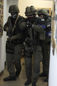 Austrian soldiers assigned to the Kosovo Force International Military Police conduct building-clearance training alongside U.S. Army Military Police Soldiers, as well as military working dogs and handlers, Sept. 30, 2015, on Camp Bondsteel, Kosovo. The U.S. soldiers are currently deployed to Kosovo with Multinational Battle Group-East, part of NATO’s KFOR peace support mission. The day’s training was conducted to ensure the military police teams are familiar with military working dog procedures while responding to active-shooter or explosive ordnance situations. (U.S. Army photo by Sgt. Erick Yates, Multinational Battle Group-East)