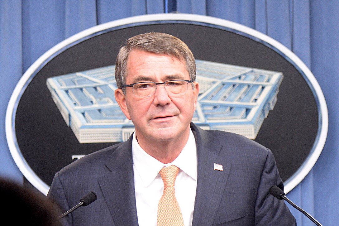 Defense Secretary Ash Carter conducts a press briefing on various topics at the Pentagon, Oct. 23, 2015. DoD photo by U.S. Army Sgt. First Class Clydell Kinchen
